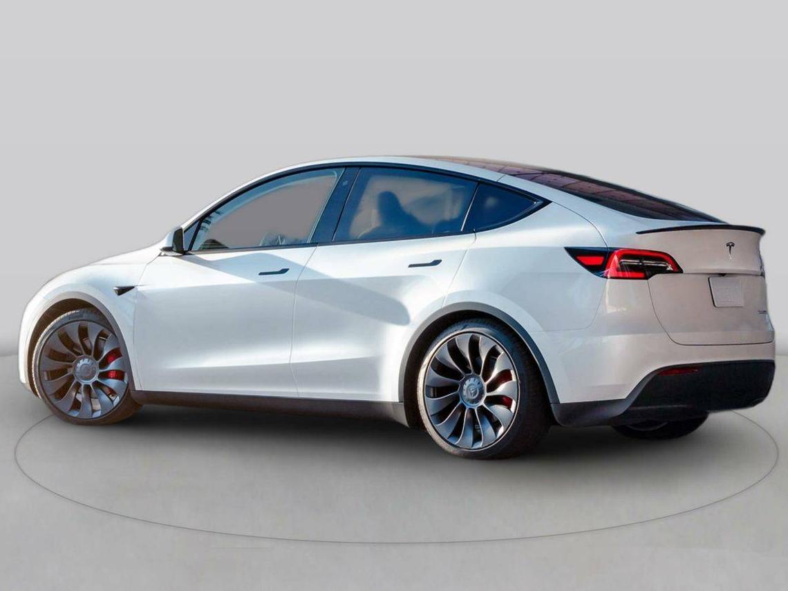 TESLA MODEL Y 2024 7SAYGDEE1RA215301 image